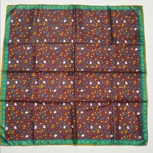 Vintage Vera Neumann Floral Patterned Silk Scarf 
rayon silk blend 25“ square